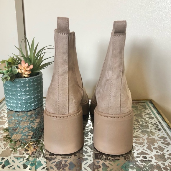 Madden Girl Faux Suede Tan Pull On Platform Boots NWOT - Picture 5 of 7